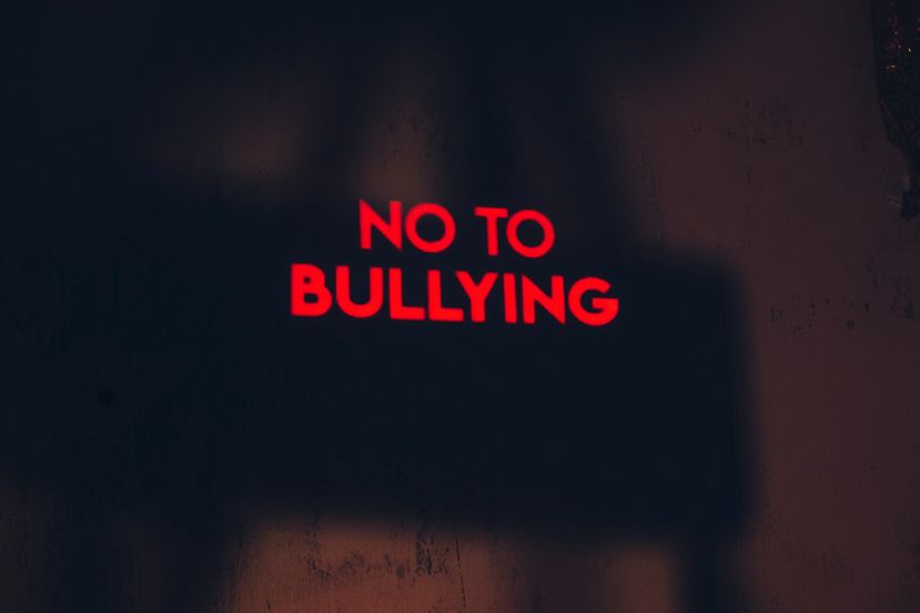 Ισχυρότερη δράση κατά του «cyberbullying» στην ΕΕ ζητά το Κοινοβούλιο