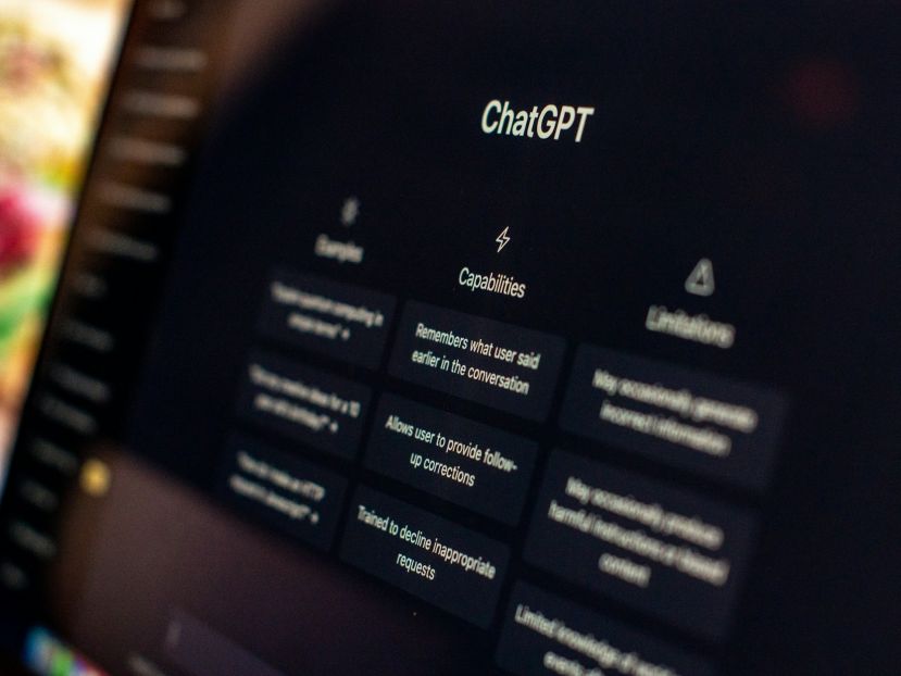 Η Ευρωπαϊκή Επιτροπή χαρακτηρίζει το ChatGPT «πολύ μεγάλη επιγραμμική μηχανή αναζήτησης» και τα Reddit και Roblox «πολύ μεγάλες επιγραμμικές πλατφόρμες»