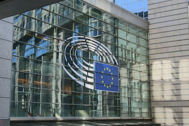 Η Ευρωπαϊκή Επιτροπή δρομολογεί δύο πρωτοβουλίες για την ενίσχυση των χρηματοοικονομικών γνώσεων στην Ευρωπαϊκή Ένωση