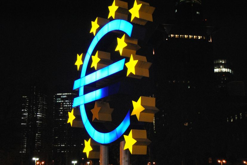 Η Επιτροπή εγκρίνει προσωρινές προσαρμογές των κανόνων της Βασιλείας ΙΙΙ για τον κίνδυνο αγοράς με σκοπό τη διασφάλιση της ανταγωνιστικότητας των τραπεζών της ΕΕ