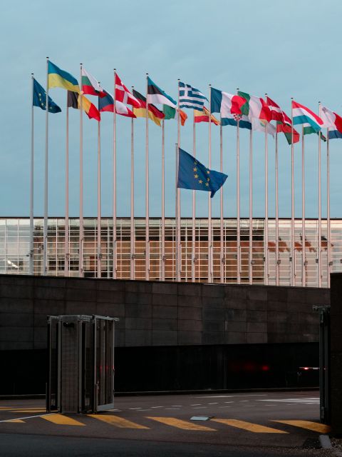 34,6 δισ. ευρώ σε κονδύλια της πολιτικής συνοχής ανακατανεμήθηκαν για την αντιμετώπιση των στρατηγικών προτεραιοτήτων της ΕΕ